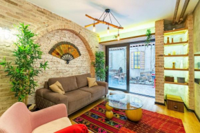 MISSAFIR Well-Designed Apartment with Calming Backyard in the Heart of Nisantasi, Sisli